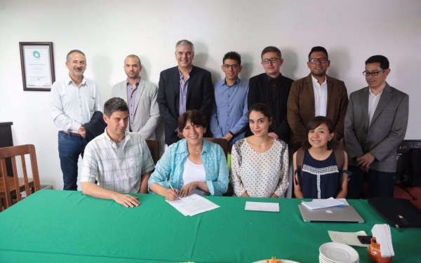 Candidata de Morena a la Gubernatura del Estado de México firma compromisos con organizaciones civiles en materia de movilidad sustentable y seguridad vial