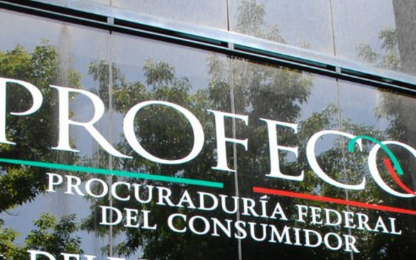 100 consumidores entregan queja colectiva ante Profeco contra Claro Shop, Liverpool y Sanborns