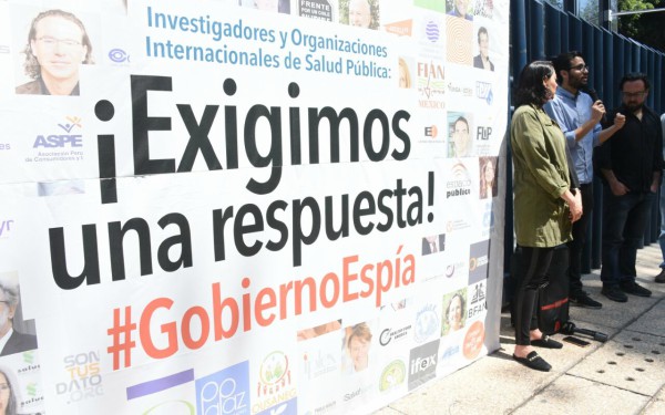 A más de un año de la denuncia del #GobiernoEspía a investigadores y activistas en salud pública, exigimos a PGR presentar resultados de su investigación
