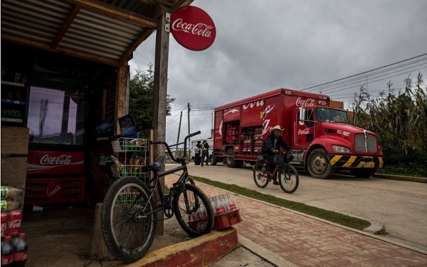 Médico que trabaja en comunidades indígenas de Chiapas, uno de los estados más golpeados por el consumo de Coca-Cola, exige que la empresa transparente sus actividades a nivel global