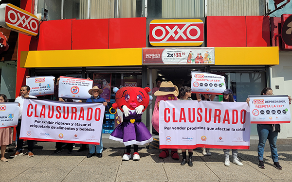 Organizaciones clausuramos Oxxo por exhibir cajetillas de cigarros y por atacar, a través de amparos, las principales políticas de salud alimentaria y ambiental