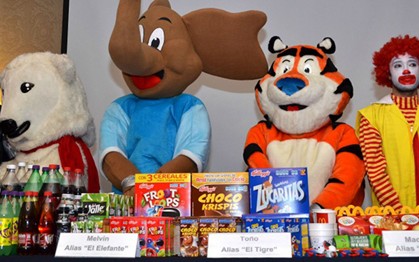 OMS lanza directrices para proteger a la niñez de la publicidad dirigida a ellos de productos ultraprocesados y bebidas azucaradas