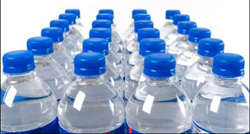 Legisladores derrochan en agua embotellada
